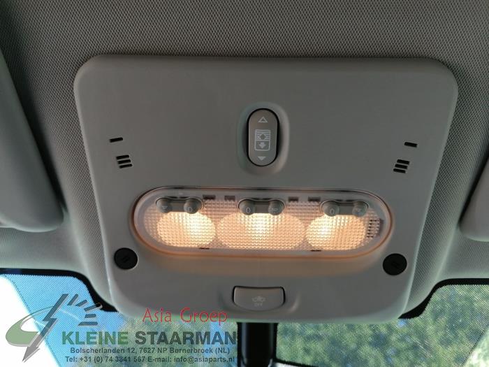 Interior lighting, front from a Nissan Qashqai (J11) 1.2 DIG-T 16V 2016
