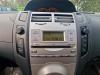 Radio/Lecteur CD d'un Toyota Yaris II (P9), 2005 / 2014 1.8 16V VVT-i TS, Berline avec hayon arrière, Essence, 1.798cc, 98kW (133pk), FWD, 2ZRFE, 2007-01 / 2011-12, ZSP90 2007