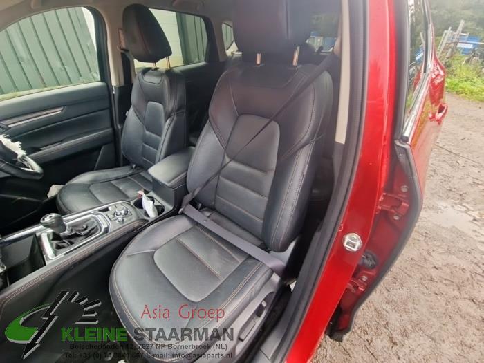 Seat, left from a Mazda CX-5 (KF) 2.2 SkyActiv-D 175 16V 4WD 2018