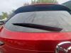 Scheibenwischerarm hinten van een Mazda CX-5 (KF), 2016 2.2 SkyActiv-D 175 16V 4WD, SUV, Diesel, 2.191cc, 129kW (175pk), 4x4, SHY6, 2017-05 / 2018-02, KFGW2 2018