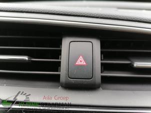 Usagé Commutateur éclairage d'urgence Honda Civic (FK6/7/8/9) 1.0i VTEC Turbo 12V Prix sur demande proposé par Kleine Staarman B.V. Autodemontage