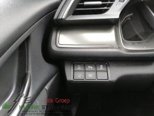 Gebrauchte Schalter (sonstige) Honda Civic (FK6/7/8/9) 1.0i VTEC Turbo 12V Preis auf Anfrage angeboten von Kleine Staarman B.V. Autodemontage