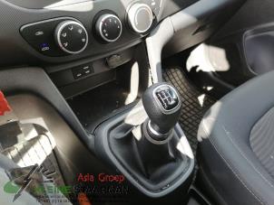Used Gear stick knob Hyundai i10 (B5) 1.0 12V Price on request offered by Kleine Staarman B.V. Autodemontage