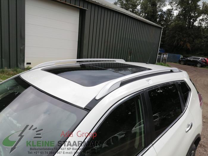 Panoramadach van een Nissan X-Trail (T32) 1.6 Energy dCi All Mode 2015