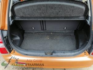 Usagé Revêtement coffre gauche Daihatsu Trevis 1.0 12V DVVT Prix sur demande proposé par Kleine Staarman B.V. Autodemontage