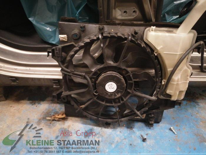 Cooling fan housing from a Kia Picanto (TA) 1.2 16V 2012