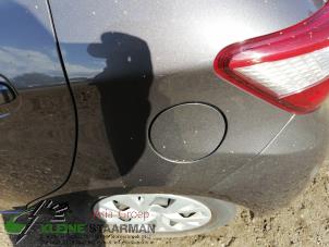 Used Tank cap cover Toyota Yaris III (P13) 1.5 16V Hybrid Price on request offered by Kleine Staarman B.V. Autodemontage