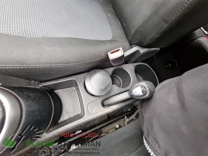 Parking brake mechanism from a Hyundai i20 1.2i 16V 2014