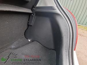 Usados Tapizado de maletero derecha Hyundai i20 1.2i 16V Precio de solicitud ofrecido por Kleine Staarman B.V. Autodemontage