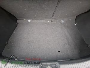 Gebrauchte Bodenblech Kofferraum Hyundai i20 1.2i 16V Preis auf Anfrage angeboten von Kleine Staarman B.V. Autodemontage
