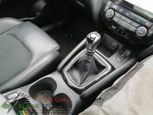 Used Gear stick knob Nissan Qashqai (J11) 1.6 dCi All Mode 4x4-i Price on request offered by Kleine Staarman B.V. Autodemontage