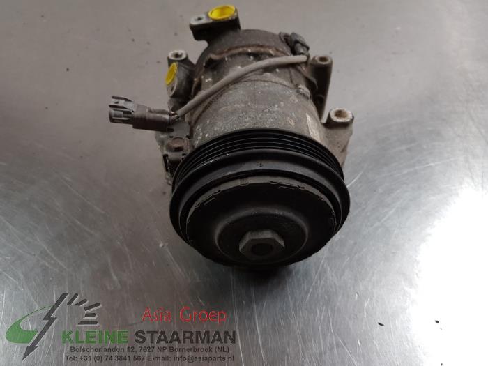 Air conditioning pump from a Toyota Verso S 1.33 16V Dual VVT-I 2012