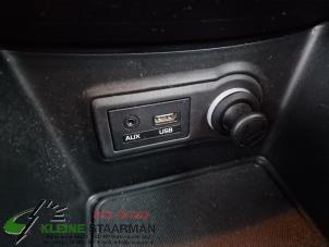 Używane Zlacze AUX/USB Hyundai iX20 (JC) 1.4i 16V Cena na żądanie oferowane przez Kleine Staarman B.V. Autodemontage