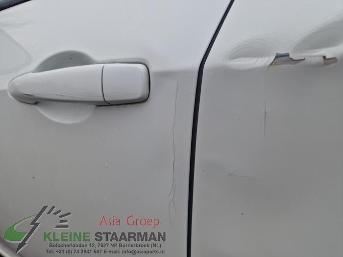 Tür 4-türig links hinten van een Nissan Micra (K14) 0.9 IG-T 12V 2017