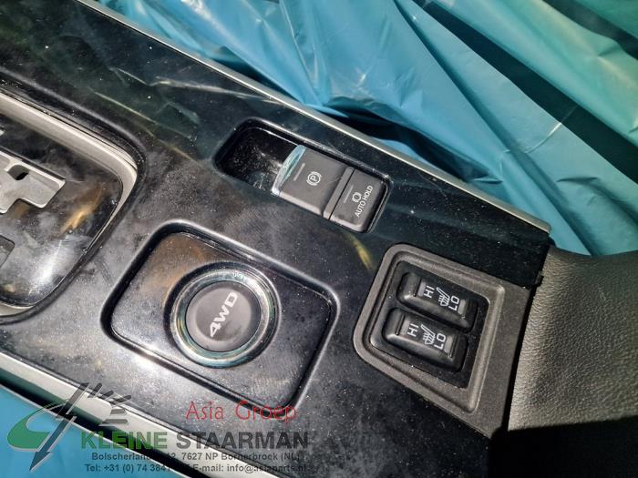 Seat heating switch from a Mitsubishi Outlander (GF/GG) 2.2 DI-D 16V Clear Tec 4x4 2018
