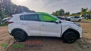 Used Box beam,right Kia Sportage (QL) 1.6 T-GDI 16V 4x2 Price on request offered by Kleine Staarman B.V. Autodemontage