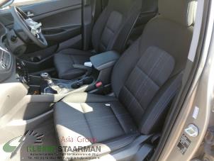 Used Seat, left Hyundai Tucson 1.7 CRDi 16V 2WD Price on request offered by Kleine Staarman B.V. Autodemontage