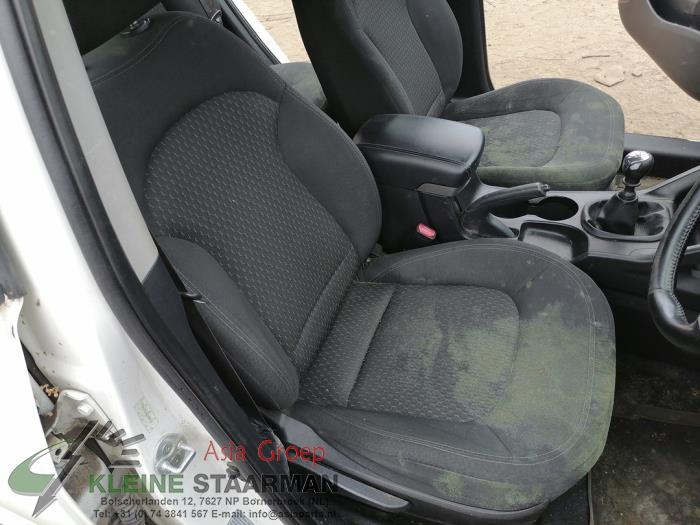 Seat, right from a Hyundai iX35 (LM) 1.6 GDI 16V 2013