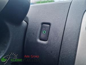 Używane Zlacze AUX/USB Daihatsu Sirion 2 (M3) 1.5 16V Cena na żądanie oferowane przez Kleine Staarman B.V. Autodemontage