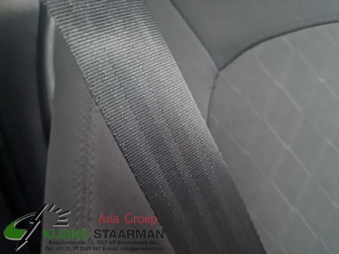 Front seatbelt, right from a Kia Rio III (UB) 1.2 CVVT 16V 2016