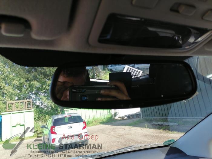 Rear view mirror from a Toyota Corolla Verso (R10/11) 1.8 16V VVT-i 2005