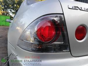 Gebrauchte Rücklicht links Lexus IS (E2) 200 2.0 24V Preis € 125,00 Margenregelung angeboten von Kleine Staarman B.V. Autodemontage