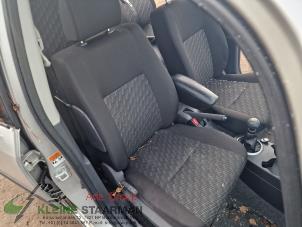 Używane Fotel prawy Suzuki SX4 (EY/GY) 1.6 16V VVT Comfort,Exclusive Autom. Cena na żądanie oferowane przez Kleine Staarman B.V. Autodemontage