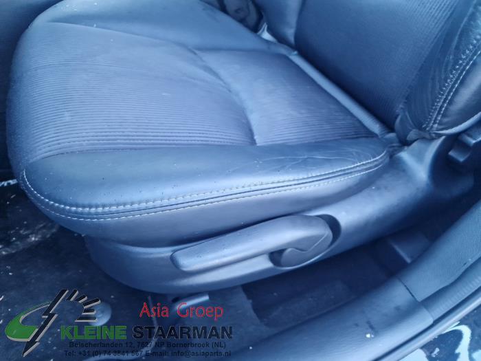 Seat, left from a Mazda 6 SportBreak (GH19/GHA9) 2.0i 16V S-VT 2012