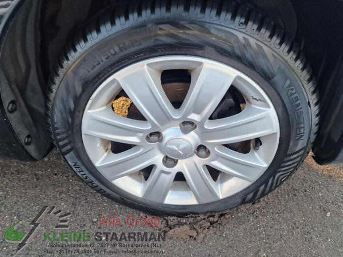 Set of wheels + tyres from a Mitsubishi Colt (Z2/Z3) 1.3 16V 2011