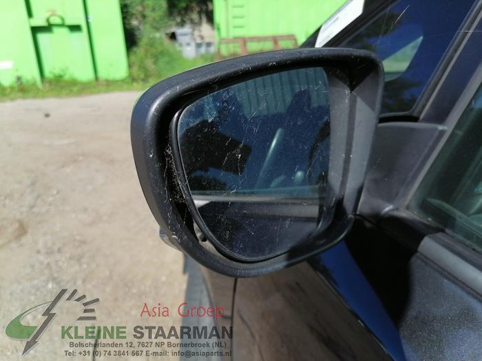 Außenspiegel links van een Nissan Leaf (ZE1) 40kWh 2018