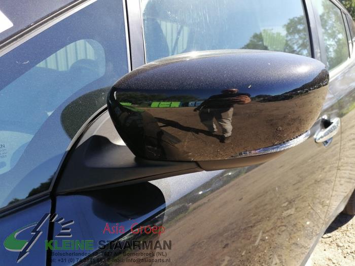 Außenspiegel links van een Nissan Leaf (ZE1) 40kWh 2018