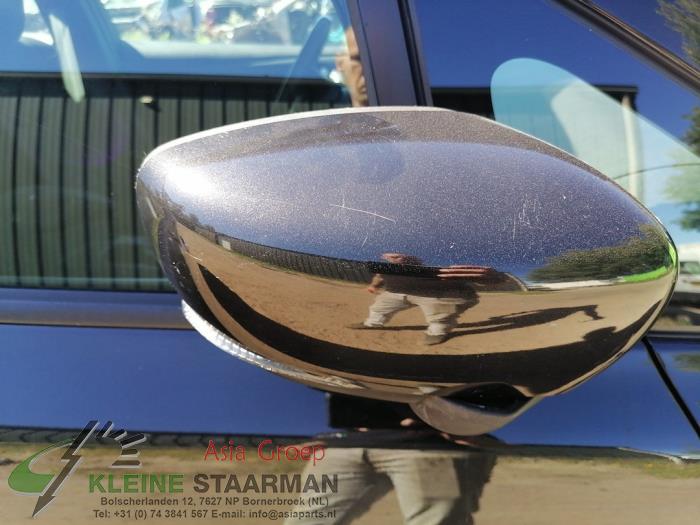 Außenspiegel rechts van een Nissan Leaf (ZE1) 40kWh 2018