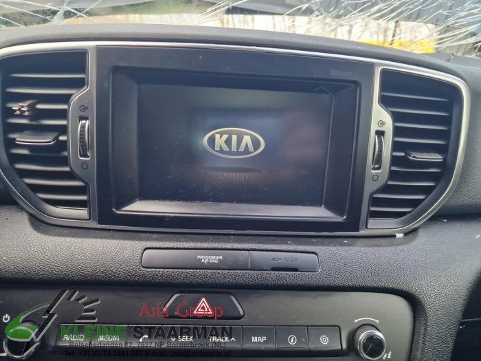 Navigation system from a Kia Sportage (QL) 1.6 GDI 16V 4x2 2016