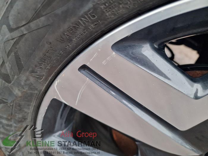 Wheel + tyre from a Hyundai Bayon 1.0 T-GDI 12V Mild Hybrid 48V 2022