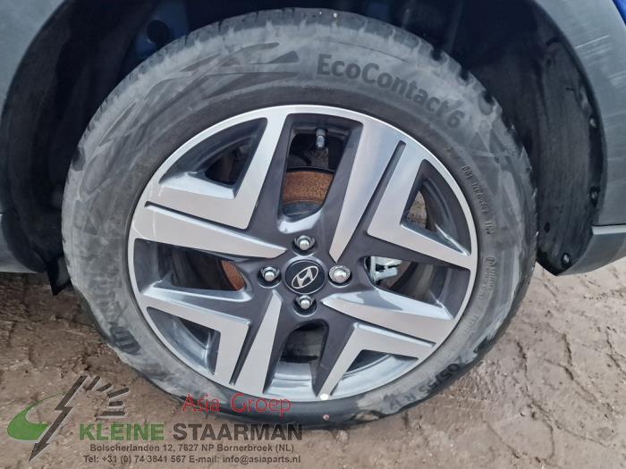Wheel + tyre from a Hyundai Bayon 1.0 T-GDI 12V Mild Hybrid 48V 2022