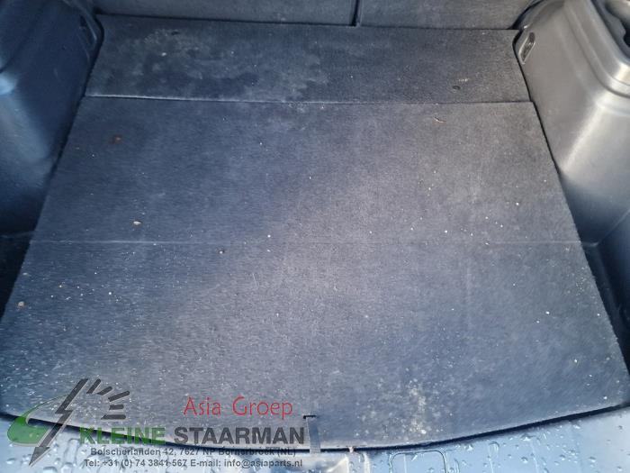 Plaque sol coffre d'un Mitsubishi Outlander (GF/GG) 2.0 16V PHEV 4x4 2015
