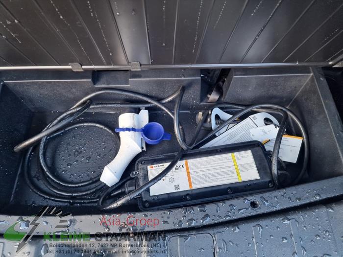 Hybrid charging cable from a Mitsubishi Outlander (GF/GG) 2.0 16V PHEV 4x4 2015