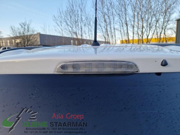 Luz de frenos adicional centro de un Mitsubishi Outlander (GF/GG) 2.0 16V PHEV 4x4 2015