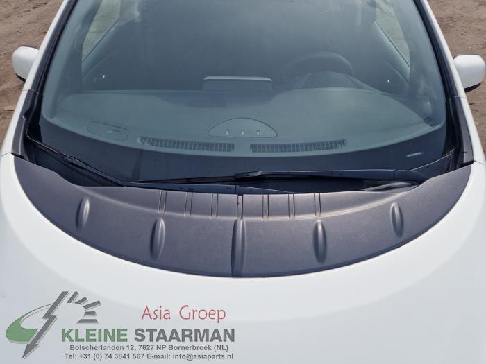 Brazo delantero de limpiaparabrisas de un Nissan Leaf (ZE0) Leaf 2016