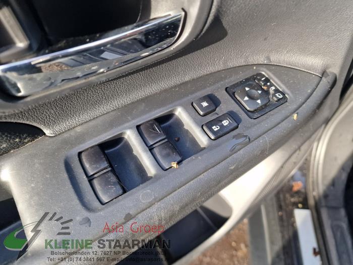 Mirror switch from a Mitsubishi Outlander (GF/GG) 2.0 16V PHEV 4x4 2015