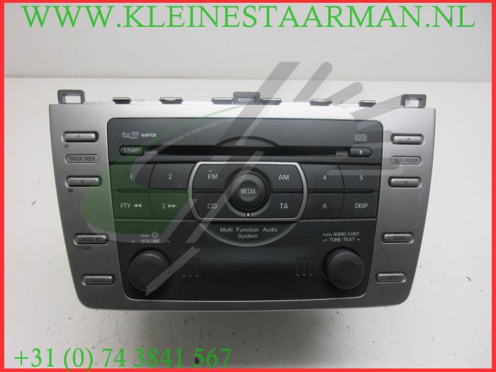 Radio CD player from a Mazda 6 Sport (GH14/GHA4) 2.0i 16V S-VT 2008