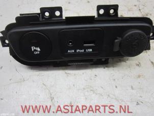 Gebrauchte AUX / USB-Anschluss Kia Sportage (SL) 1.6 GDI 16V 4x2 Preis auf Anfrage angeboten von Kleine Staarman B.V. Autodemontage