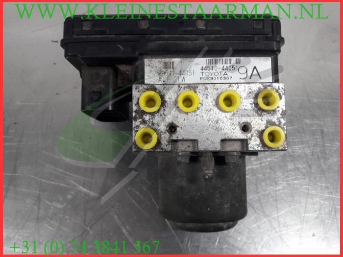 ABS pump from a Toyota Avensis Verso (M20) 2.0 16V VVT-i D-4 2003