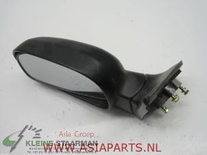 Used Wing mirror, left Hyundai Santa Fe I 2.0 16V 4x2 Price on request offered by Kleine Staarman B.V. Autodemontage