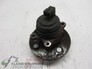 Used Rear hub Hyundai i20 1.2i 16V Price on request offered by Kleine Staarman B.V. Autodemontage