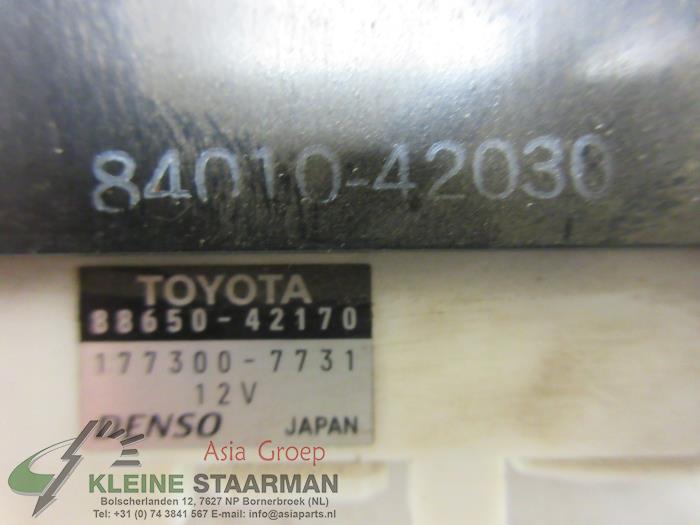Panel de control de calefacción de un Toyota RAV4 (A2) 2.0 D-4D 16V 4x4 2004