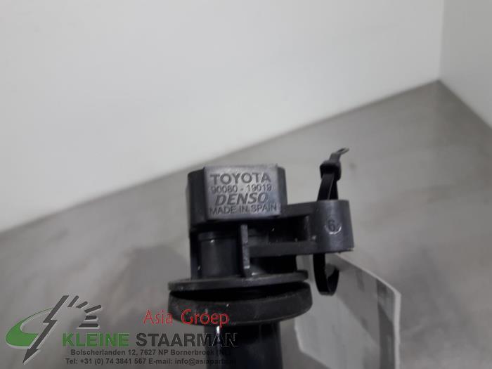Ignition coil from a Toyota Corolla Verso (R10/11) 1.8 16V VVT-i 2008