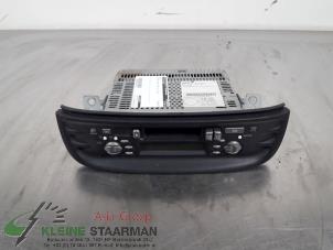 Gebrauchte Radio Nissan Almera Tino (V10M) 1.8 16V Preis auf Anfrage angeboten von Kleine Staarman B.V. Autodemontage