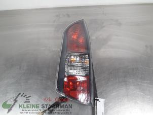 Gebrauchte Rücklicht links Daihatsu Sirion 2 (M3) 1.0 12V DVVT Preis € 35,00 Margenregelung angeboten von Kleine Staarman B.V. Autodemontage