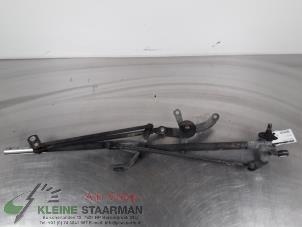 Used Wiper mechanism Honda Civic (FK/FN) 2.2 i-CTDi 16V Price on request offered by Kleine Staarman B.V. Autodemontage